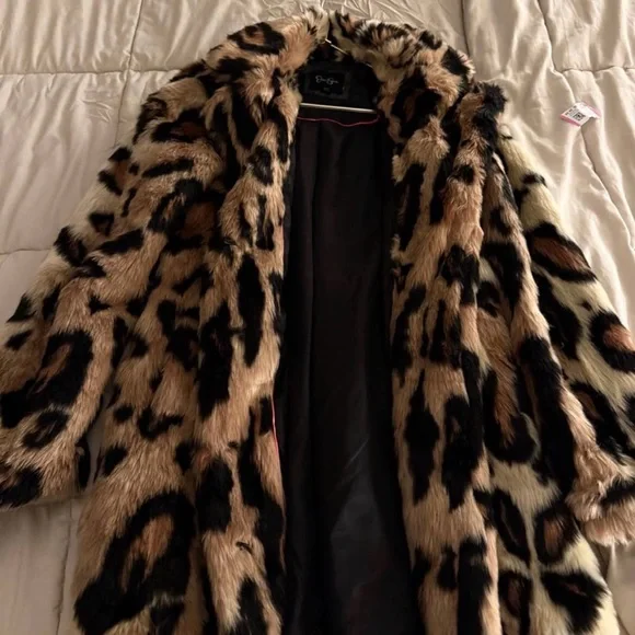 Jessica Simpson Leopard Faux Fur Coat in Brown, Black & Cream - Picture 3 of 5